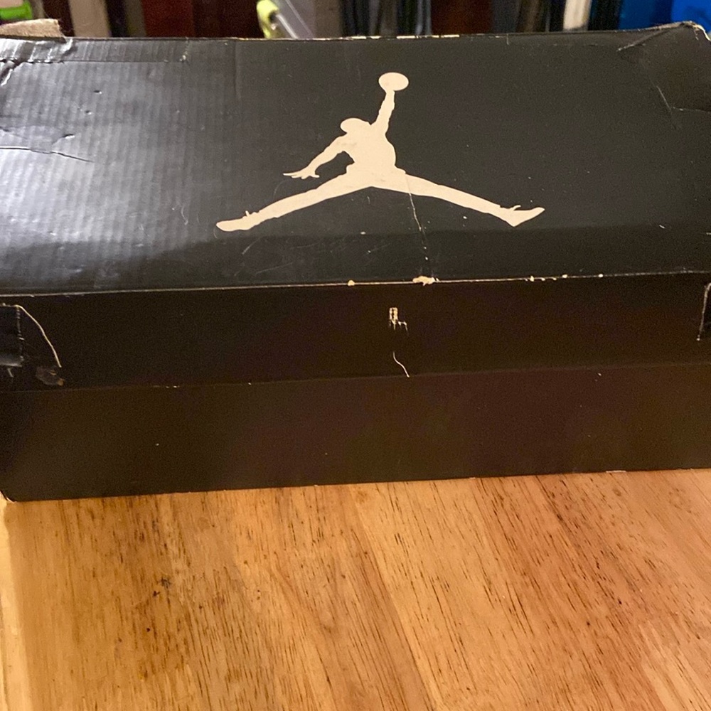 empty jordon box